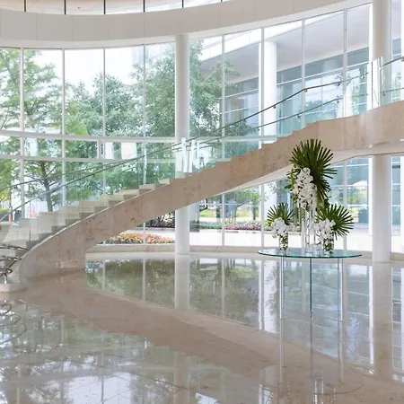 Renaissance Schaumburg Convention Center Hotel