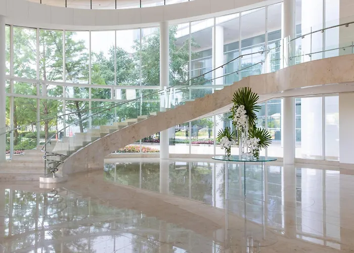 Hotel Renaissance Convention Center