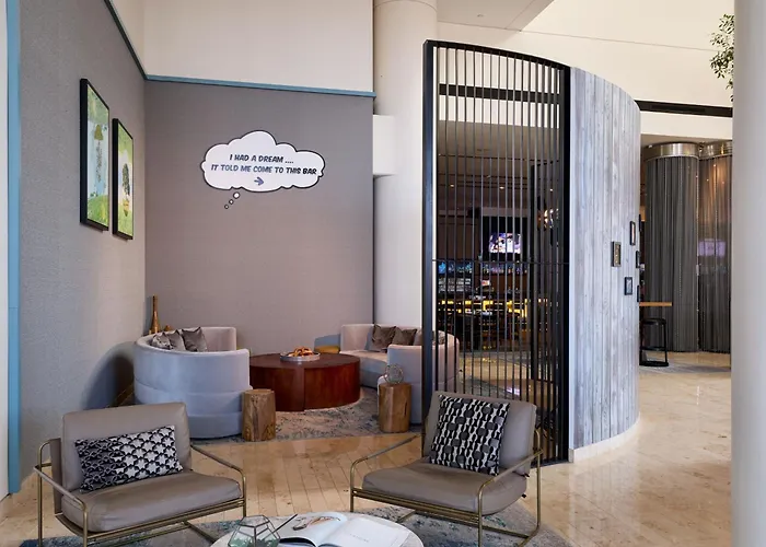 Renaissance Convention Center Hotel 4*