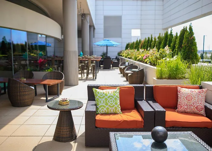 Hotel Renaissance Convention Center 4*