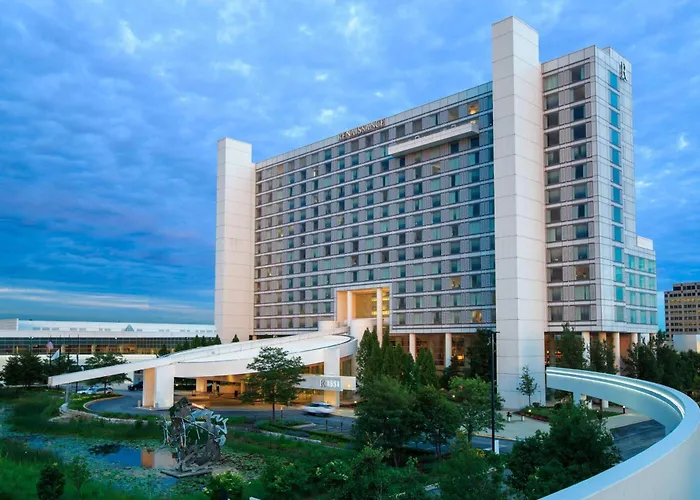Renaissance Convention Center Hotel 4*