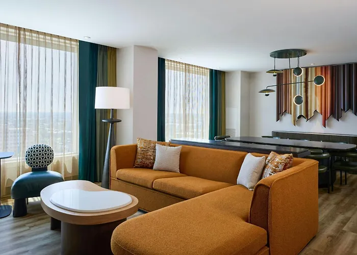 Hotel Renaissance Convention Center