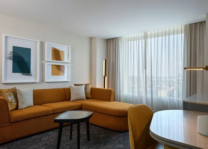 Renaissance Convention Center 4*