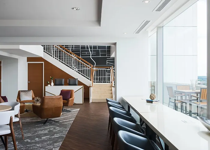 Renaissance Convention Center Hotel 4*