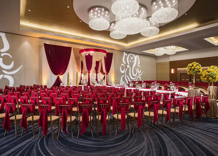 Renaissance Convention Center 4*