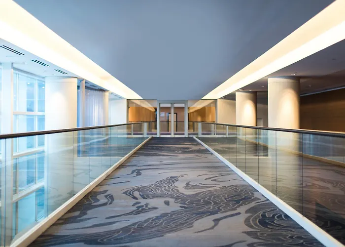 Renaissance Convention Center 4*