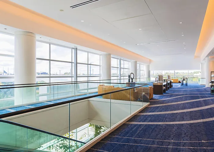 Hotel Renaissance Convention Center 4*