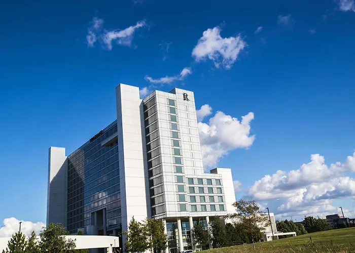 Renaissance Convention Center Hotel 4*
