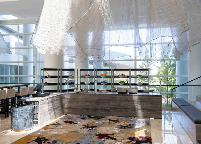 Renaissance Convention Center Hotel 4*