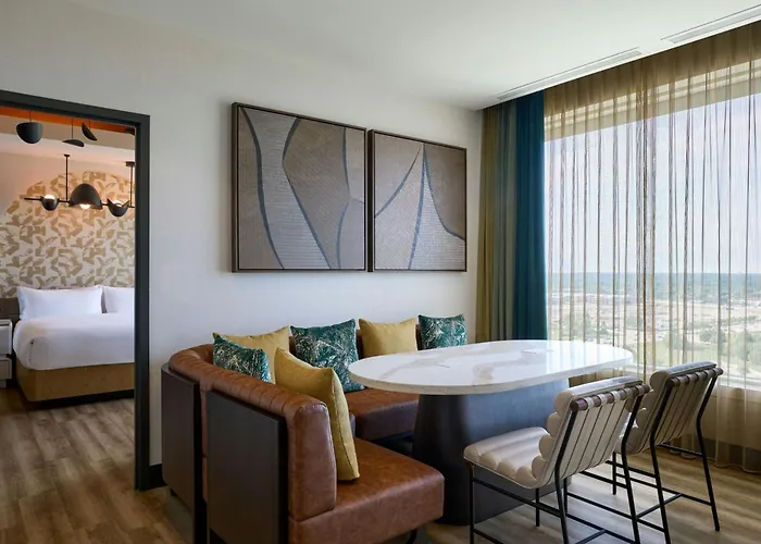 Hotel Renaissance Convention Center