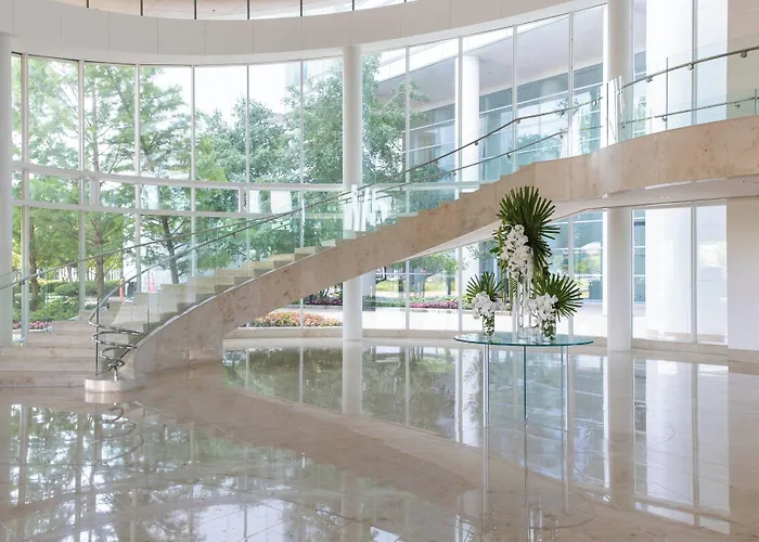 Renaissance Convention Center